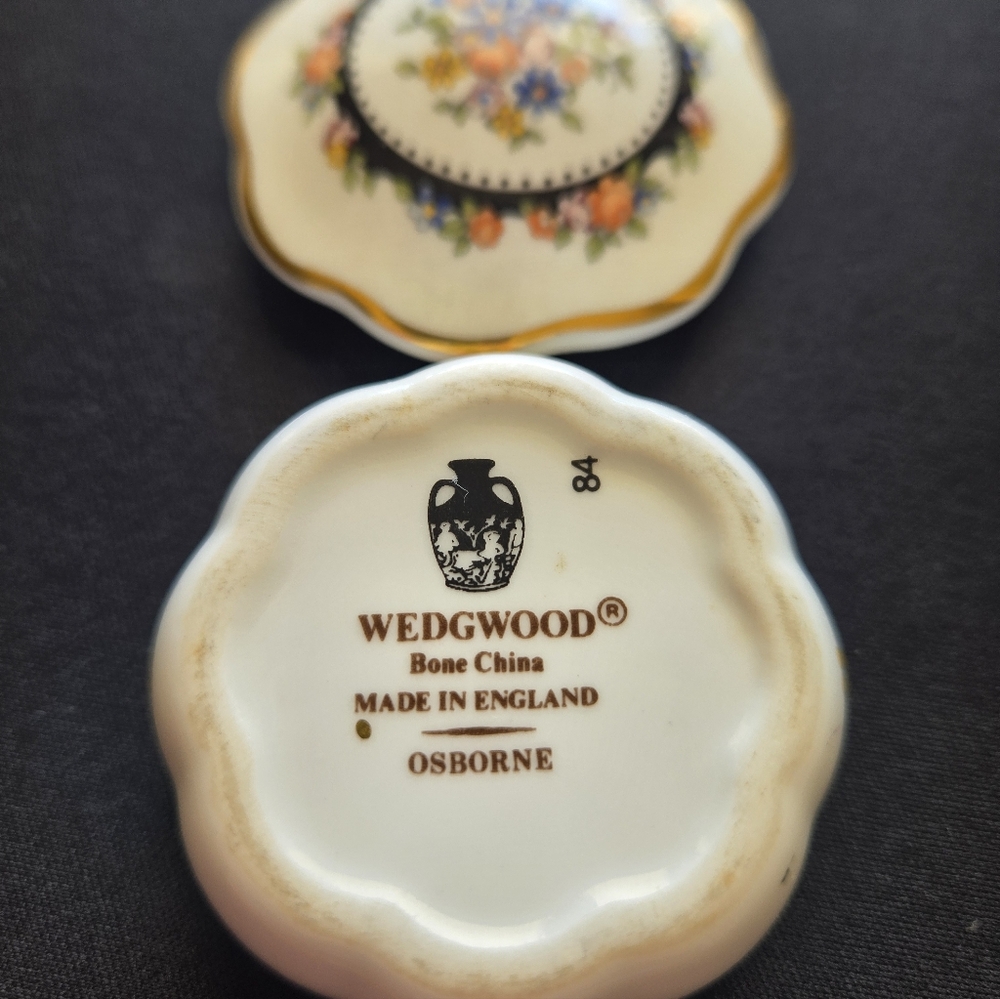 "Wedding Cake" Style Glass Beads W/ Wedgwood Bone China Trinket Box - Picture 7 of 8